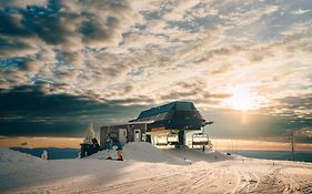 Lakefront, Mountain View - 2 Bedrooms Resort Suite